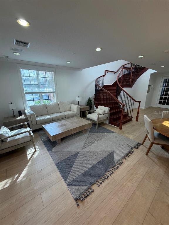 Building Photo - 5220 W Kennedy Blvd