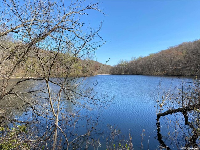 Building Photo - 428 Harbor Rd