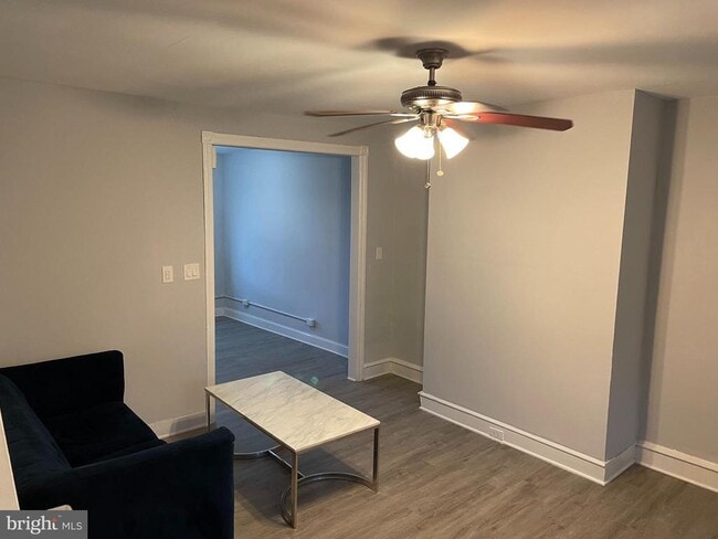 Building Photo - 532 E Mayland St