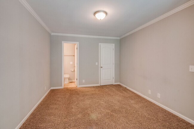 Building Photo - 625 Mercer Dr