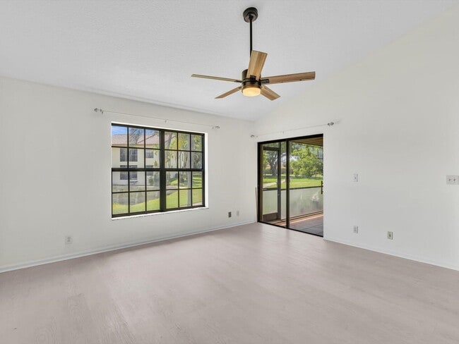 Building Photo - 330 Eastwood Terrace