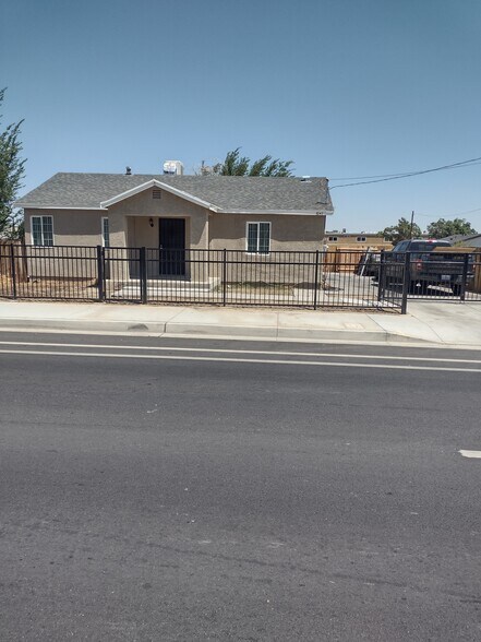 Building Photo - 1041 E Avenue R