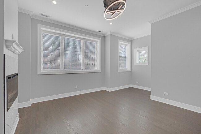 Building Photo - 4827 S St Lawrence Ave