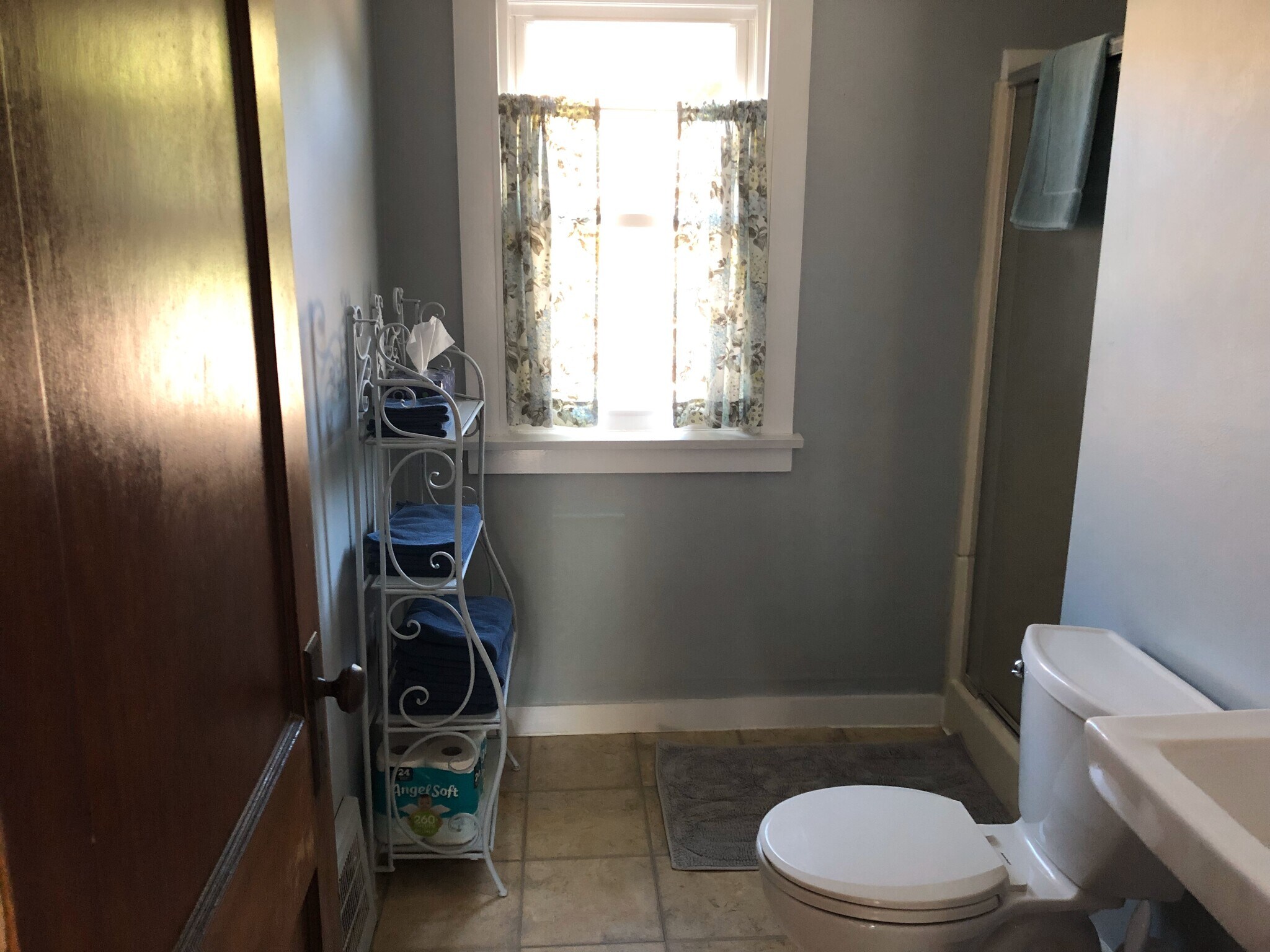 Bathroom - 719 W 2nd St