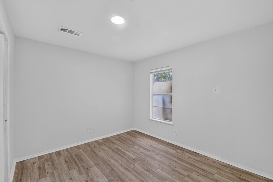 Building Photo - 2906 Christian Dr