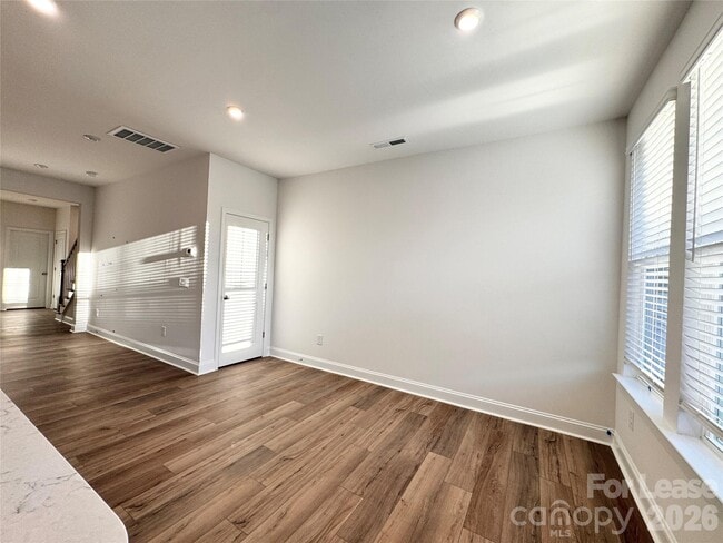 Building Photo - 2954 Clyde Dr