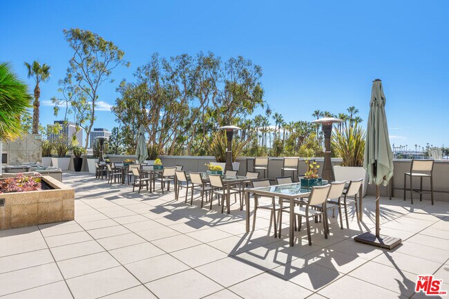Building Photo - 13650 Marina Pointe Dr