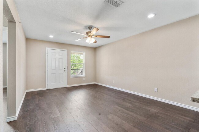 Building Photo - 1406 Courtney Pl