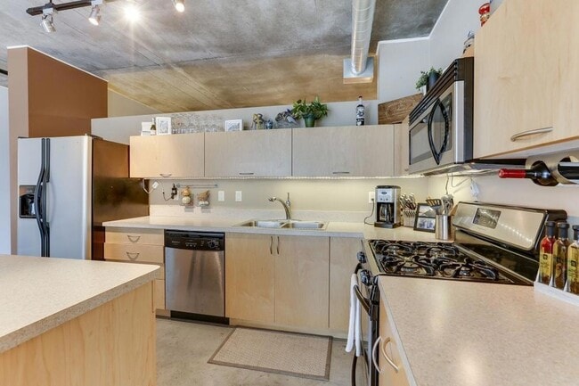 Building Photo - 730 N 4th St