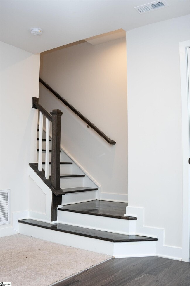 Building Photo - 17 Rollins Ave