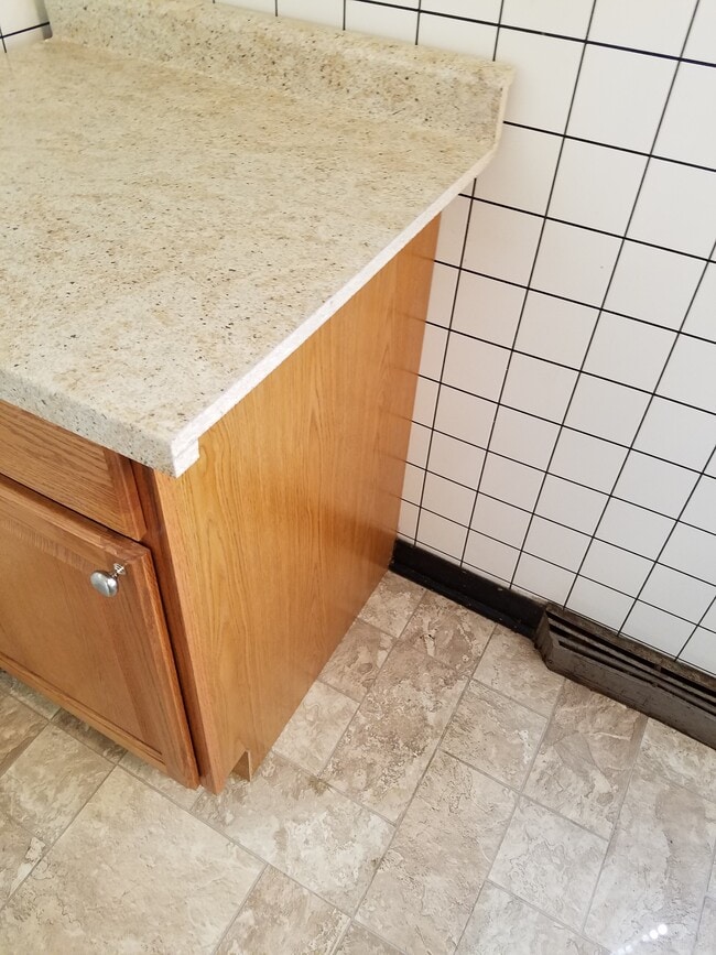 Building Photo - 622 W 18th St