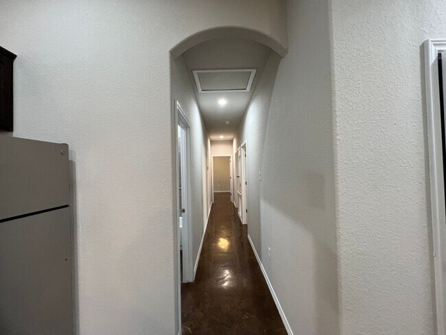 Building Photo - Luxury 3/2 Duplex in Seguin, Texas