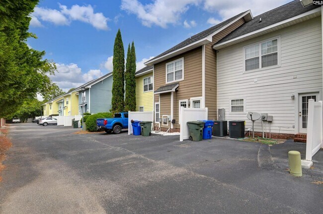 Building Photo - 304 Hampton Forest Drive