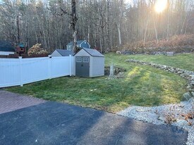 Building Photo - 11 Lake St