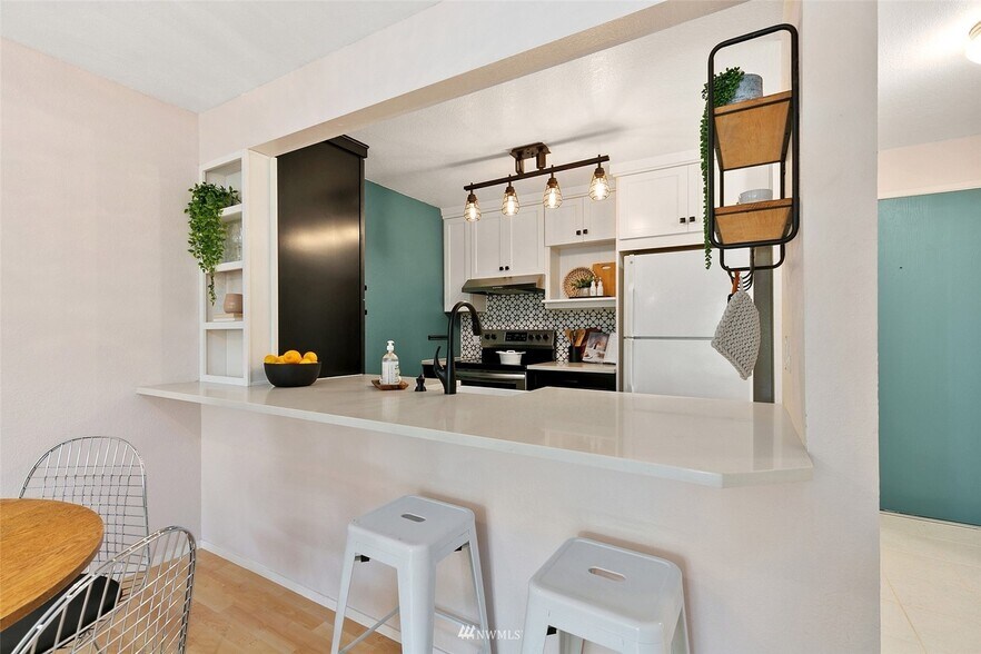 Staging - Breakfast bar - 1740 NE 86th St