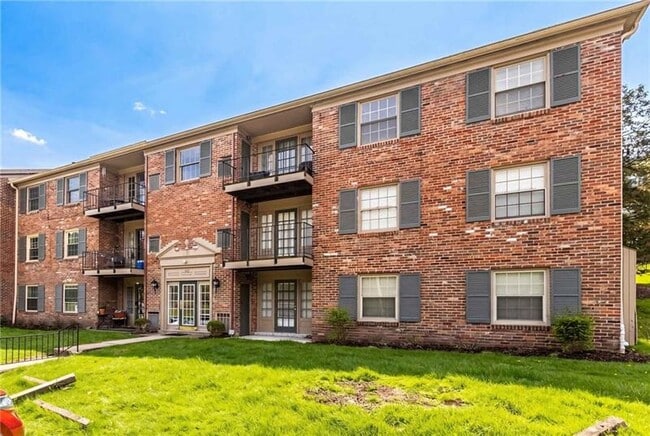 Building Photo - 940 Adam Dr