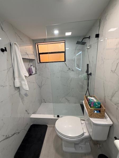 Building Photo - 3522 NE 166th St