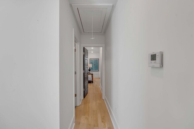 Building Photo - Fully Furnished Downtown Rental