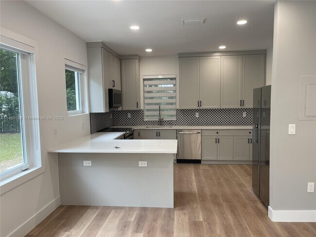 Building Photo - 936 S Alhambra Cir