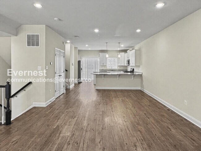 Building Photo - 2515 Hyacinth Ln