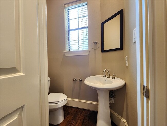 Building Photo - 3205 Center St