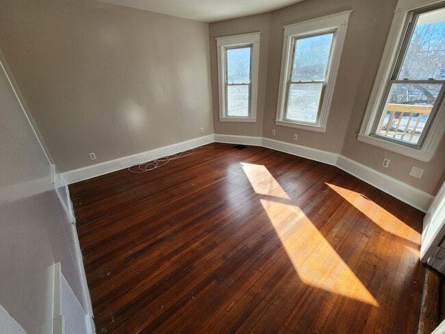 Building Photo - 137 Washington St