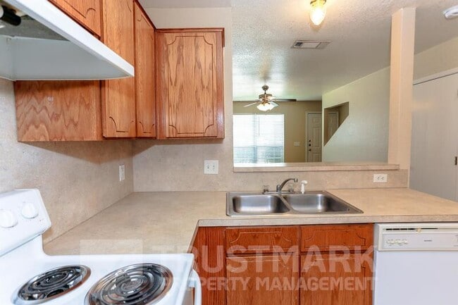 Building Photo - 2710 Vernice Loop