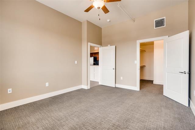 Building Photo - 928 Travis Ave