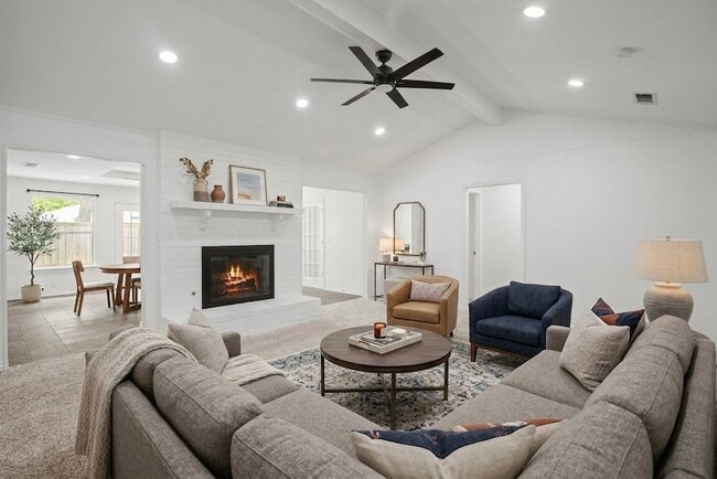 Building Photo - 2309 Lawndale Dr