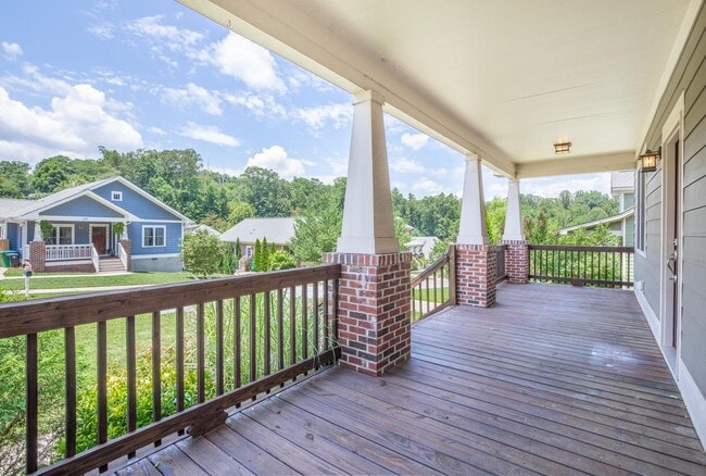 Building Photo - Modern Craftsman-Style Home in West Asheville