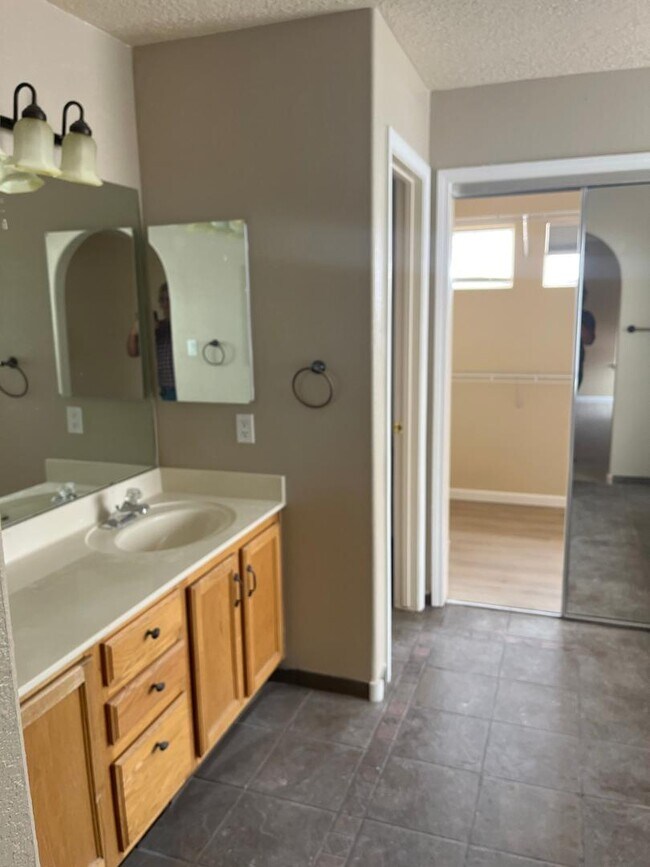 Building Photo - 6715 Tesoro Pl NE
