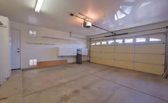 Building Photo - 10427 E Avalon Park St