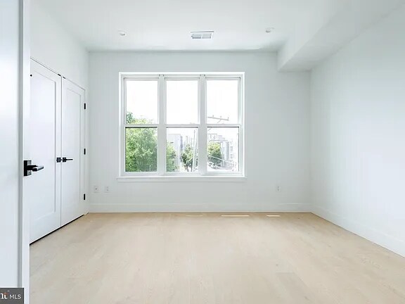 Building Photo - 1649 N 6th St