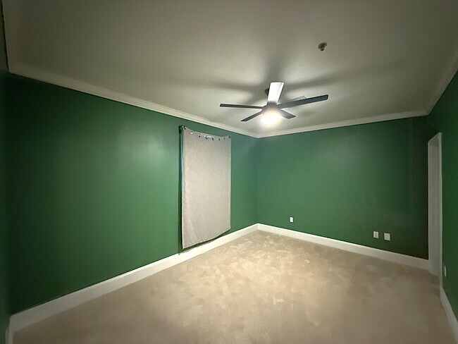 Building Photo - The Ivey's