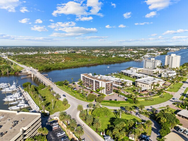 Building Photo - 225 S Beach Rd