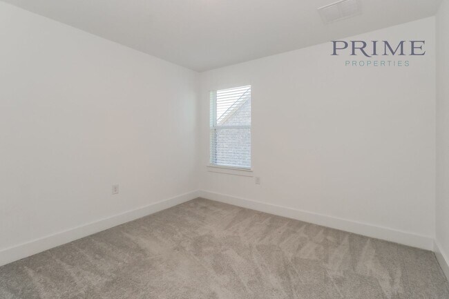 Building Photo - Large New Build in Pflugerville!