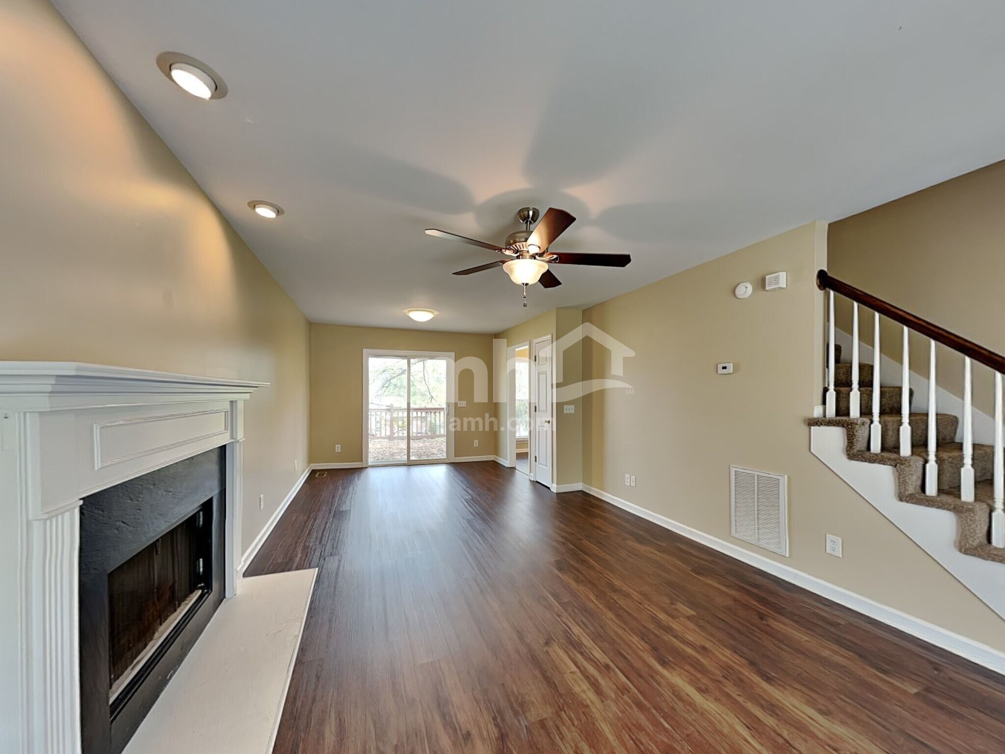 Building Photo - 104 Sunset Dr