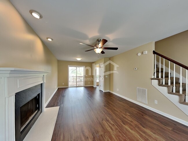 Building Photo - 104 Sunset Dr