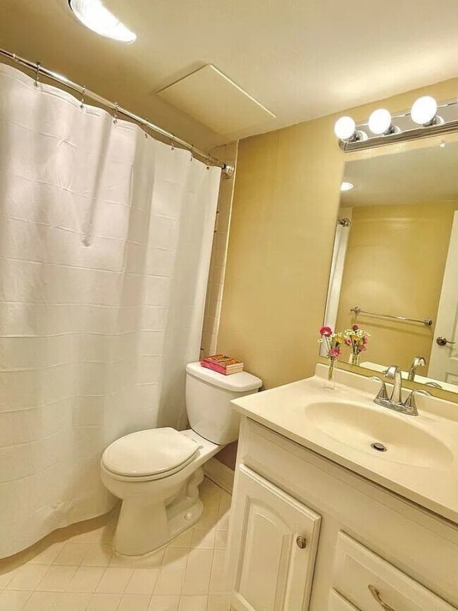 Building Photo - 301 N Beauregard St