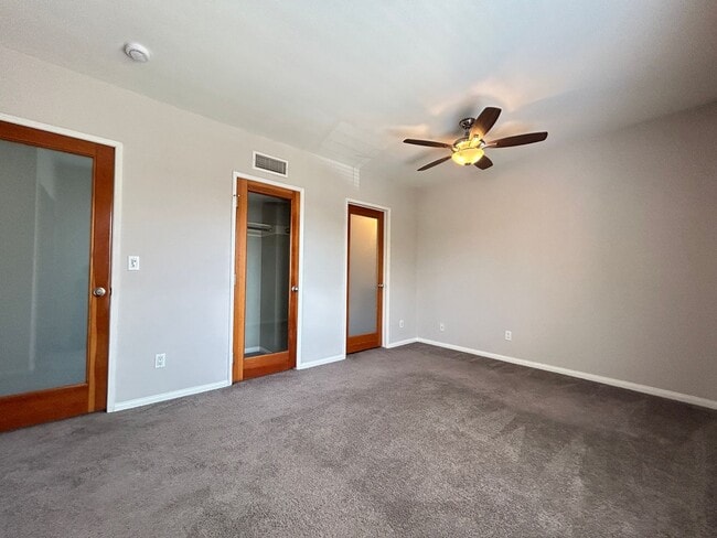 Building Photo - Beautifully Upgraded 2 Bed 2.5 Bath Townhome