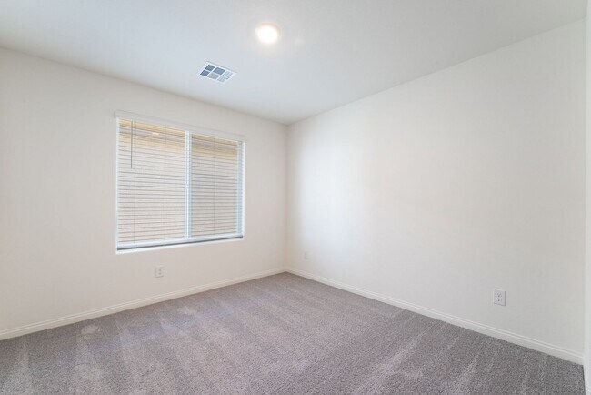 Building Photo - Brand-new 4-bedroom home located in the desirable Cadence master-planned community!