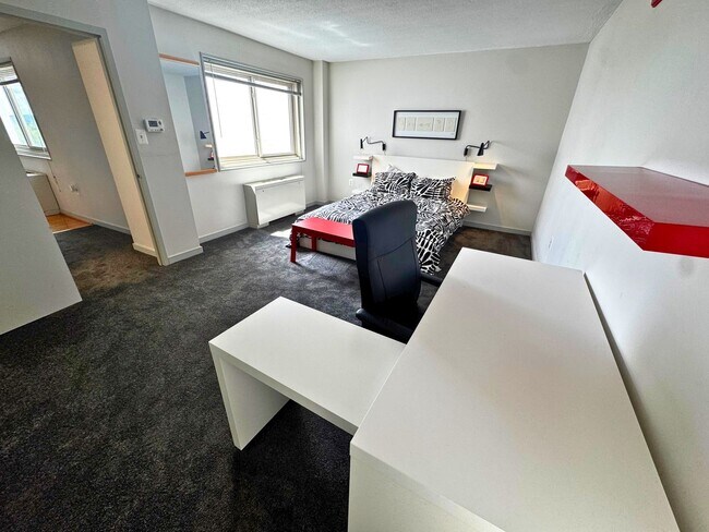 Building Photo - Welcome to Takoma Overlook! Furnished 1br 1ba condo