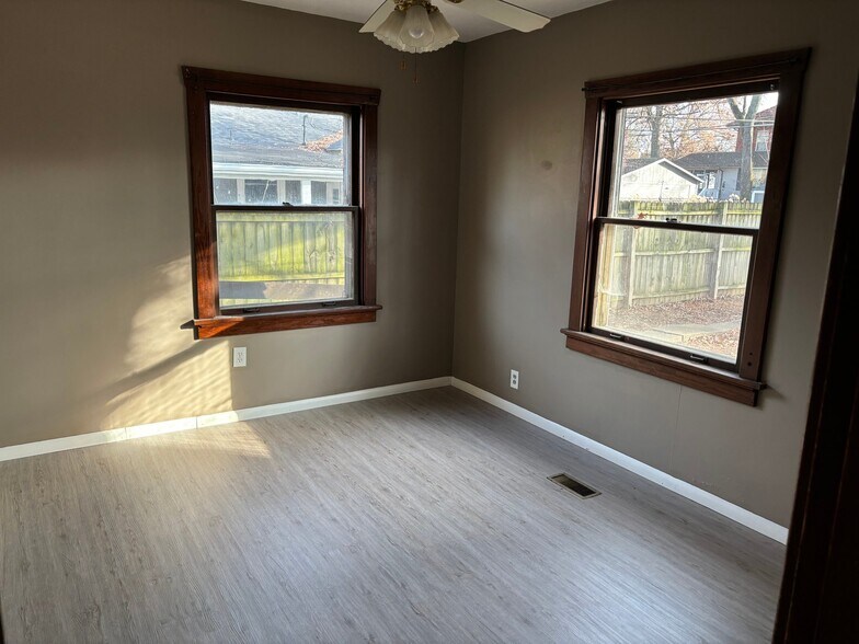 Building Photo - 1304 Randle St
