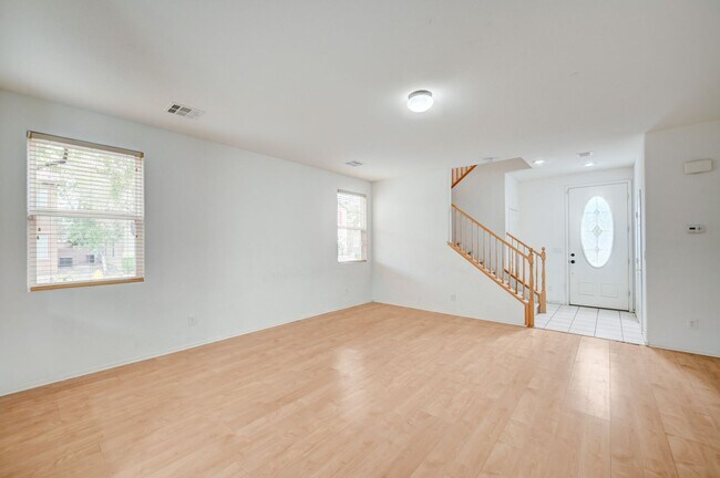Building Photo - Beautiful 3 bedroom/2.5 baths located acro...