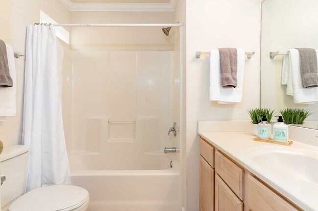 Building Photo - 2 E Lantana St