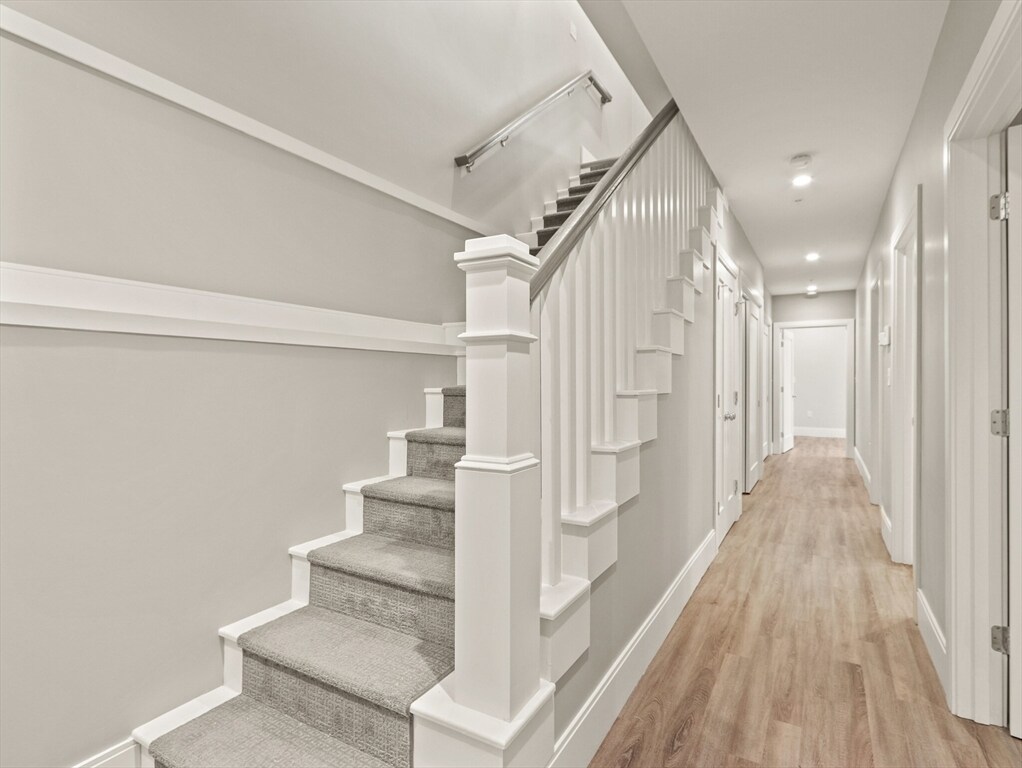 Building Photo - 27 Vinton St