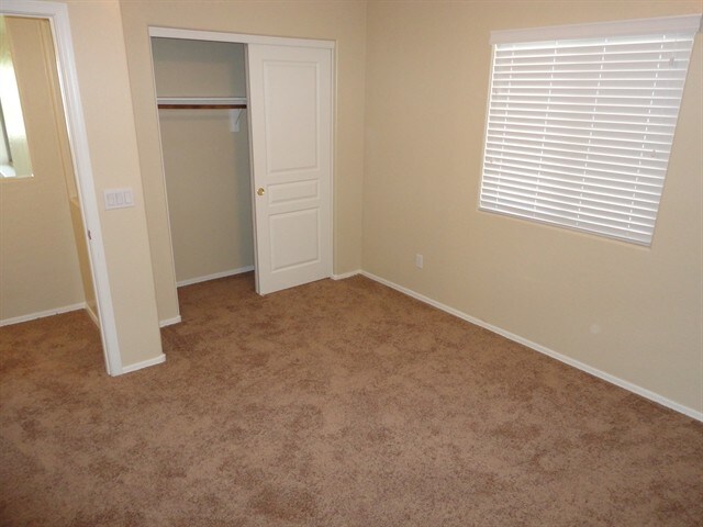Building Photo - 10542 W La Reata Ave