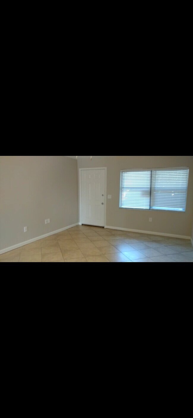 Building Photo - 1714 SW 68th Terrace