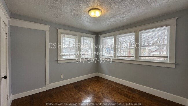 Building Photo - 921 W Oakland-