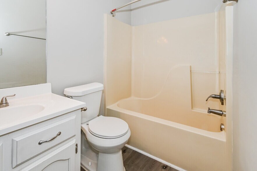 Building Photo - 7550 Roundleaf Dr